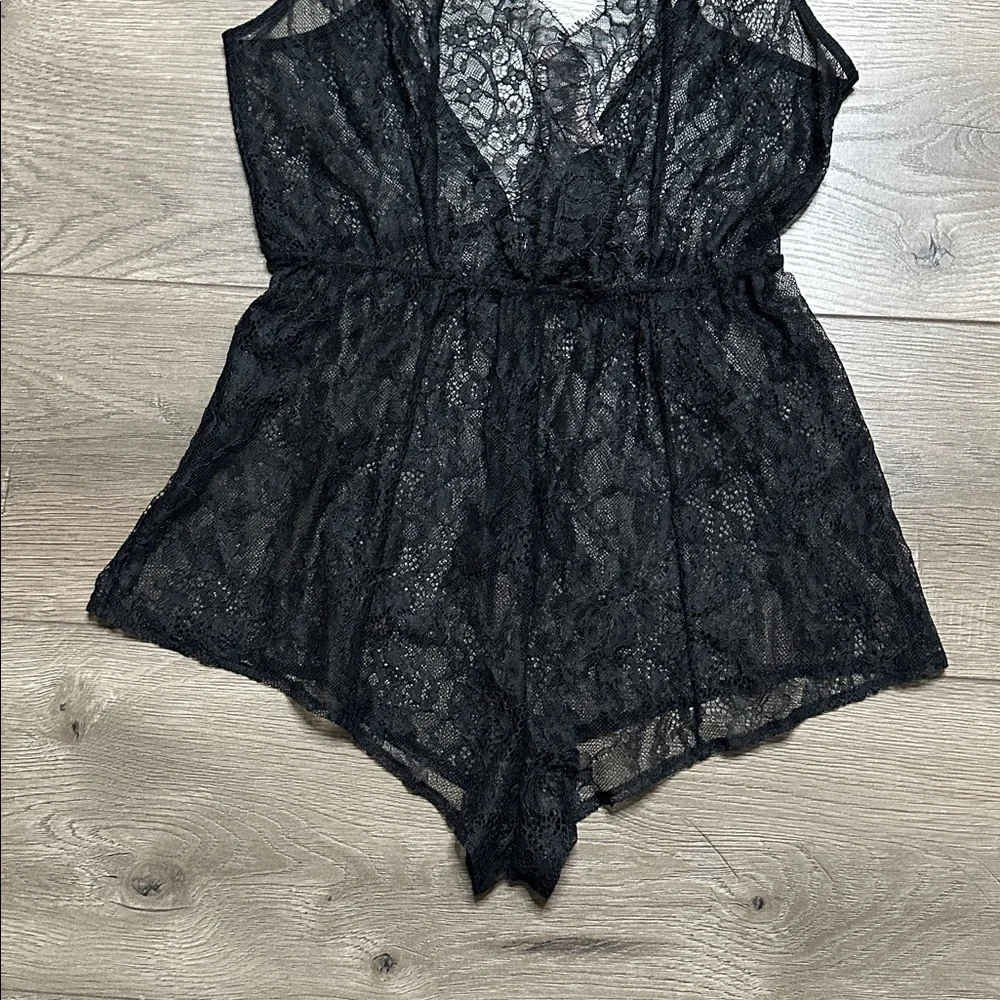 Victoria Secret Black Lace V-Back One Piece Bodysuit Romper‎ Size Small